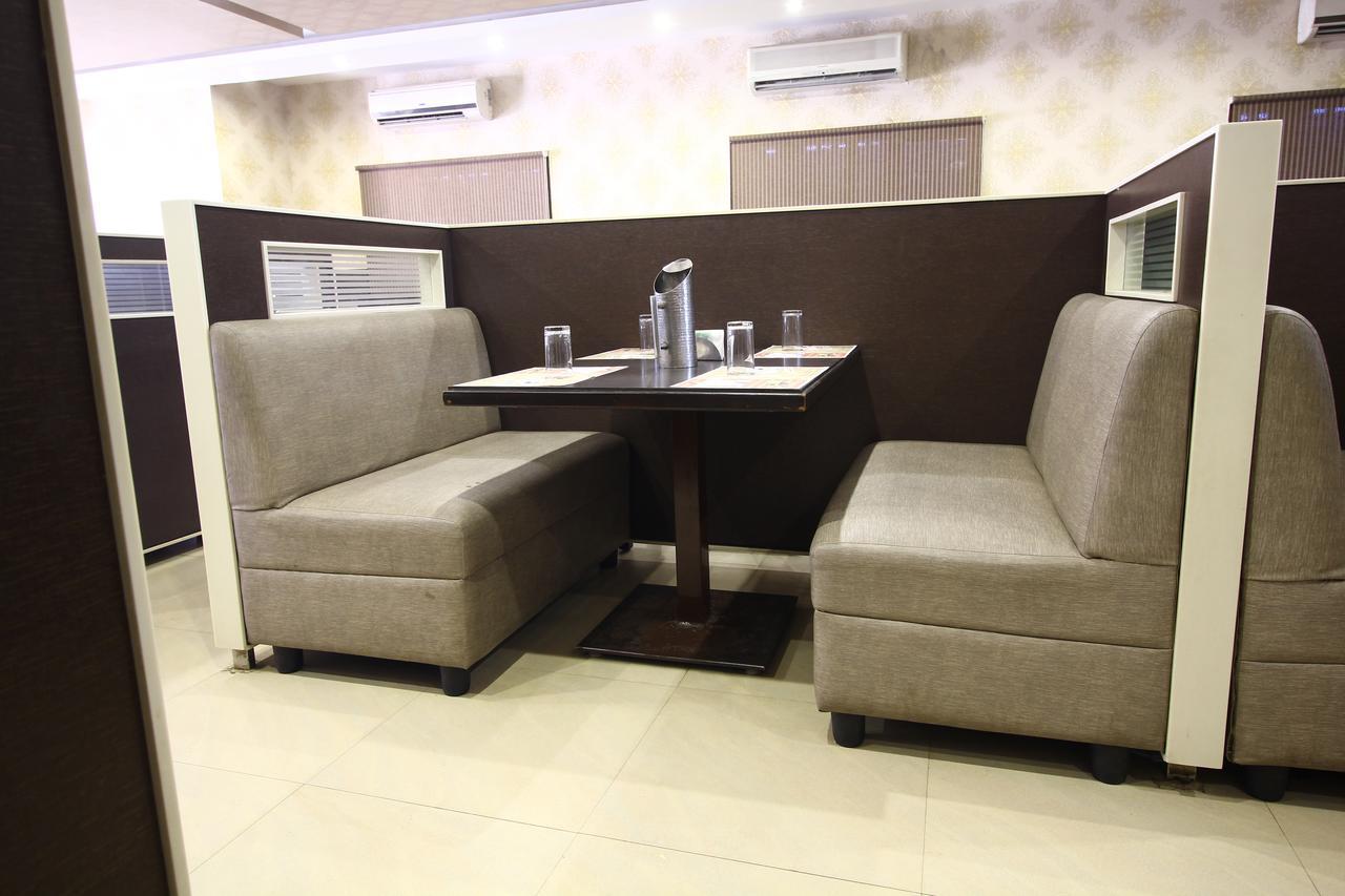 Vels Hotel Пондичери Екстериор снимка