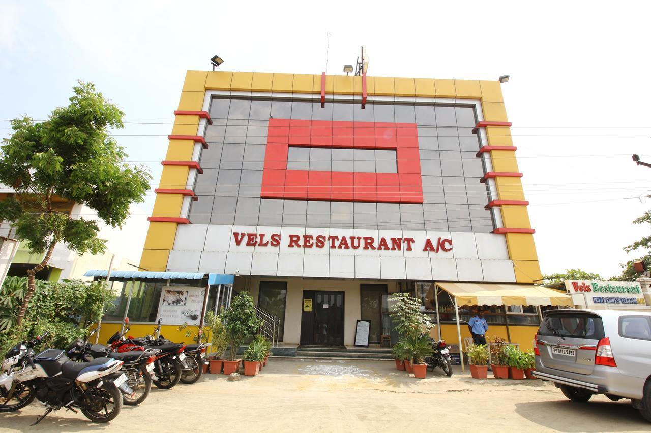 Vels Hotel Пондичери Екстериор снимка